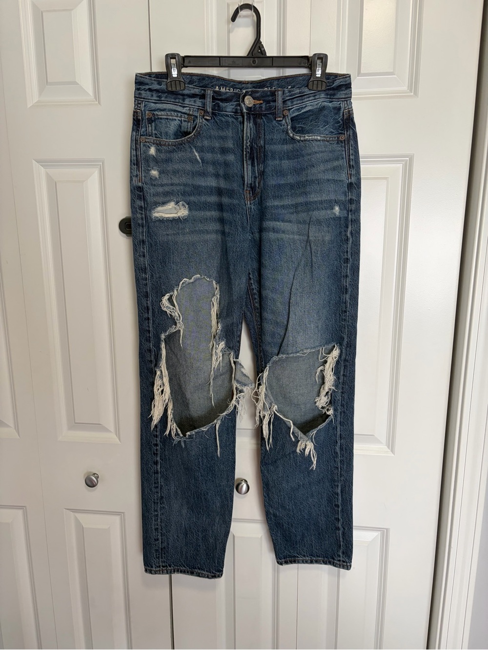American eagle ripped boyfriend jeans